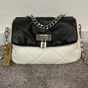 🌟 NWT medium size white/black Steve Madden quilted handbag